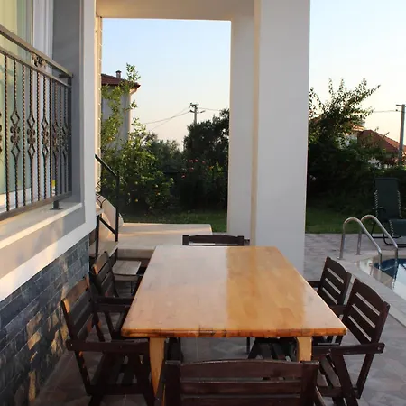 Vila Oktapolis *