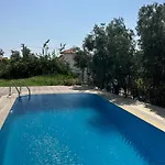 Villa Oktapolis *